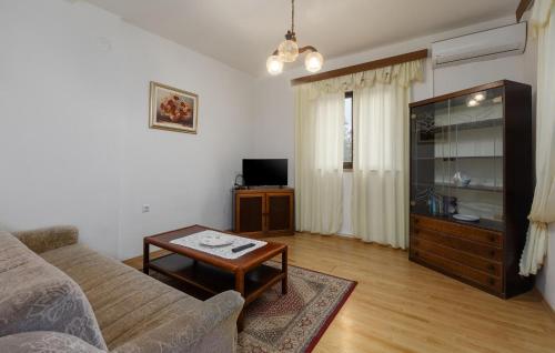 Cozy Apartment In Porec With Wifi