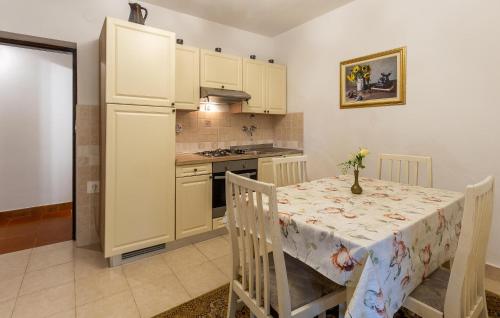 Cozy Apartment In Porec With Wifi