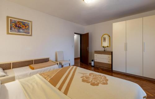 Cozy Apartment In Porec With Wifi