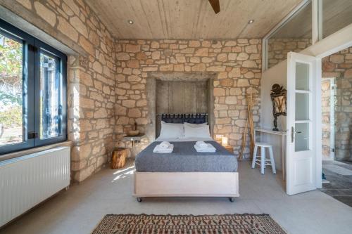 Ένα ή περισσότερα κρεβάτια σε δωμάτιο στο Villa Faros