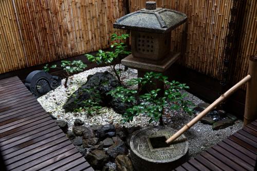 Shiori 栞 京都四条大宮 専用庭付き一棟貸モダン京町家