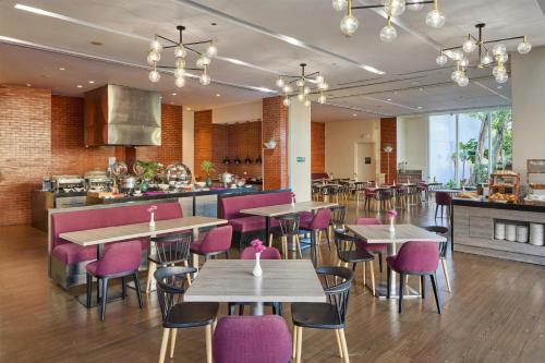 Veitingastaður eða matsölustaður á Park Inn by Radisson Davao