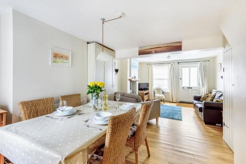 Khu vực ghế ngồi tại Rose Cottage