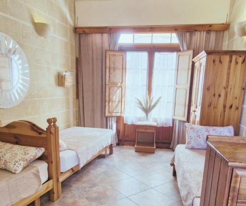 Posezení v ubytování Sunset Castle House with Pool