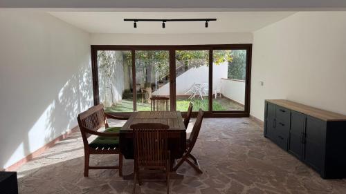 a dining room with a table and some chairs at LAIDA BEACH by Urdaibai Experience in Ibarrangelu