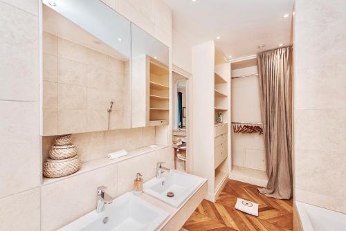 Luxury 4 bedroom Apt 160m2 2 king 2 queen