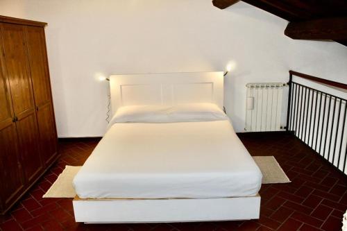 Giường trong phòng chung tại Sweet Home Grottarossa