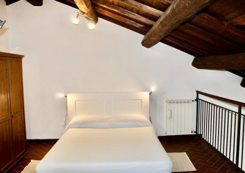 Giường trong phòng chung tại Sweet Home Grottarossa