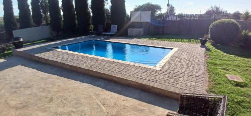 Bazén v ubytování 16 Besembos contractors accommodation nebo v jeho okolí