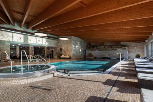 Πισίνα στο ή κοντά στο Village Resort Hanuliak Apartmany