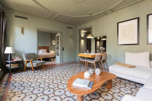 Χώρος καθιστικού στο Unique Rentals - Luxurious Oasis