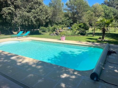 Πισίνα στο ή κοντά στο studio à la campagne avec piscine