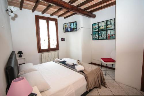 a bedroom with a white bed and a window at Guest House Formigine in Formigine