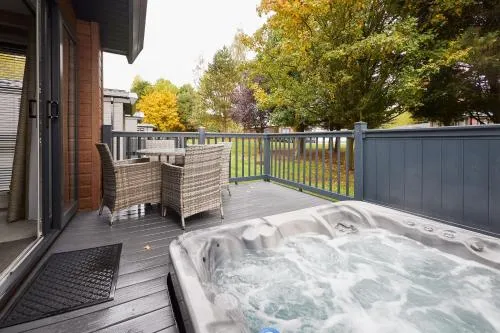 Fir Tree Lodge with Hot Tub photo 1