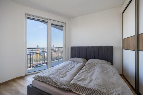 Voodi või voodid majutusasutuse Bratislava SkylineView - Modern Apt & Free Parking toas