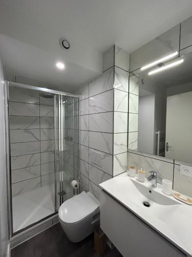 Ένα μπάνιο στο Bright studio 9 minutes from Disneyland Paris