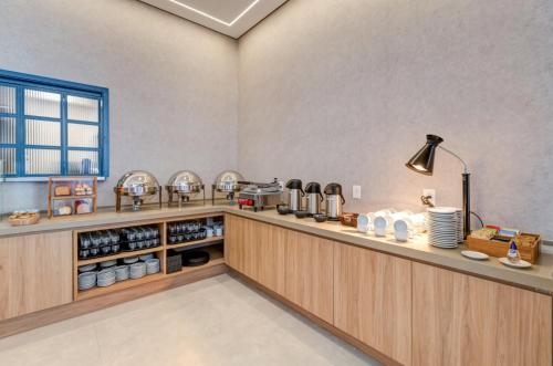 Η κουζίνα ή μικρή κουζίνα στο Hampton By Hilton Caraguatatuba Serramar