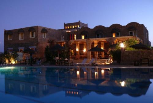 a large swimming pool in front of a building at Hotel Dakyanus in Tataouine