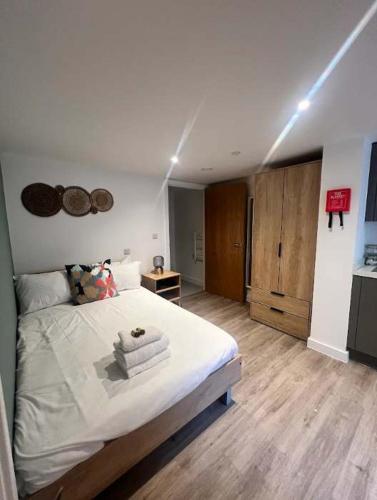 Ένα ή περισσότερα κρεβάτια σε δωμάτιο στο Studio Flat Close to Queen Square - Flat 3B