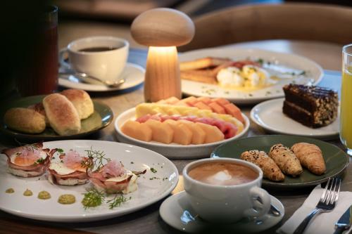 Jídlo v hotelu nebo okolí