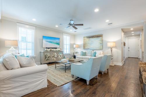 Μια τηλεόραση ή/και κέντρο ψυχαγωγίας στο Plimsoll Retreat at Watersound West Beach