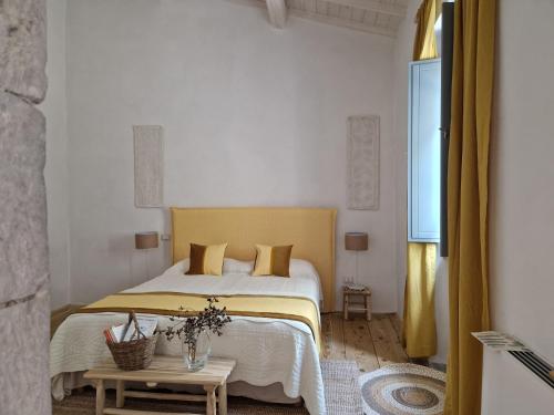 a bedroom with a bed and a table at Casa S'Urtzula in Sini