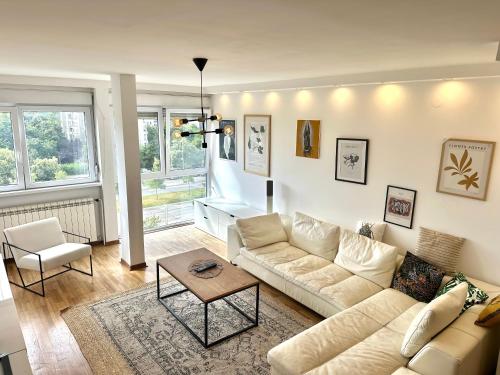 Χώρος καθιστικού στο Apartman Ruzmarin 23