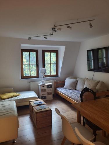 a living room with a couch and a table at Ferienwohnungen Königstein in Königstein an der Elbe