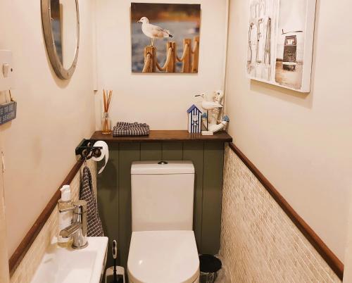 Koupelna v ubytování The Captain's Cottage at Climping