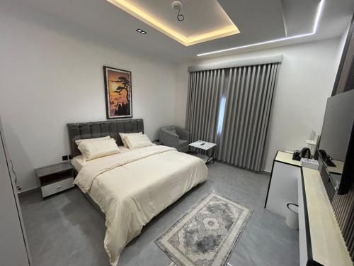 a bedroom with a large bed in a room with a window at قمرة قباء Cuba moon2 in Al Madinah