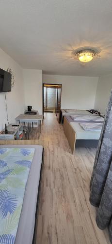 a large room with two beds and a table at Steinhübel Uni-Nähe in Homburg