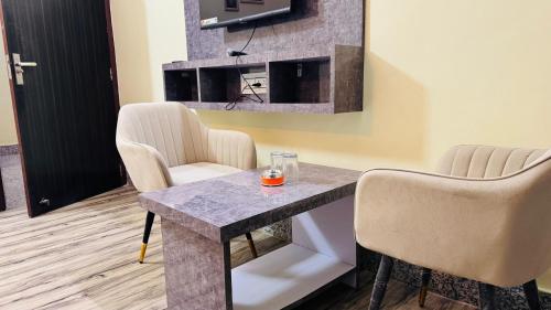 a waiting room with a table and two chairs at SUNRISE INN hotel in Bikaner