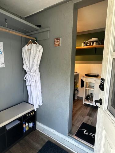 a room with a wall with a closet with a shelf at Cozy cabin in Clearwater