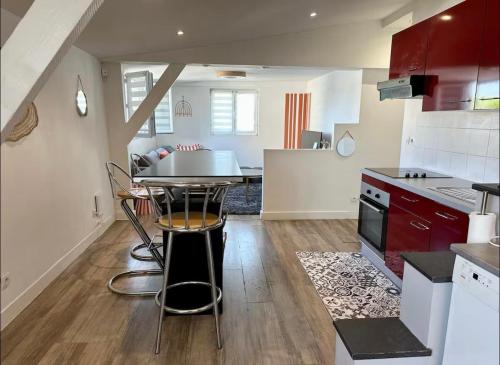 Kuchyň nebo kuchyňský kout v ubytování Appartement calme à 20 min de paris et 7’ d Orly