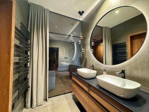 Ένα μπάνιο στο Central Lux Apartment