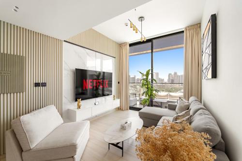 VayK - Gorgeous 1BR Retreat in Binghatti Corner