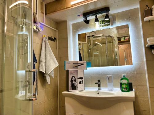 Attic Domotic Speed Summer Vibe - Heart of Brera, 10 Mins Straight Walk to Duomo and Easy Malpensa Access - taxi no need B&B