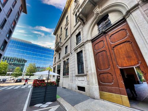 Attic Domotic Speed Summer Vibe - Heart of Brera, 10 Mins Straight Walk to Duomo and Easy Malpensa Access - taxi no need B&B