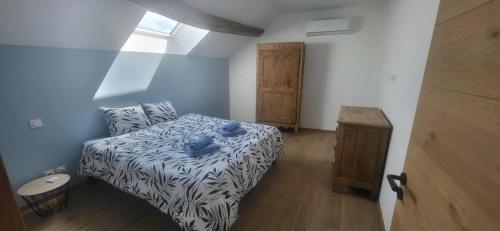 a small bedroom with a bed and a window at la petite écurie in Soleymieu
