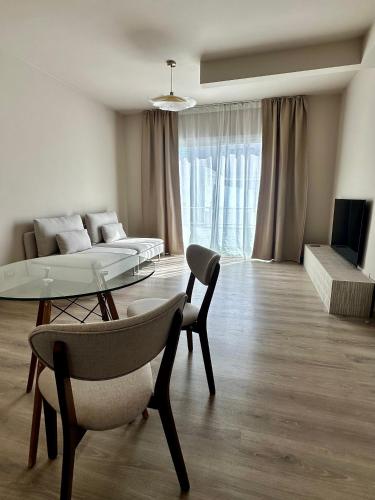 a living room with a couch and a table at Cacao apartamento, Las Galletas in Las Galletas