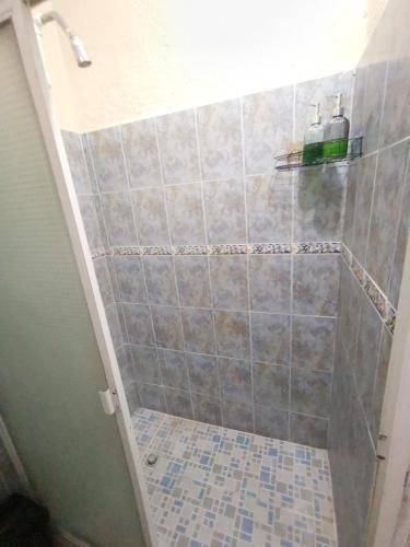 Ένα μπάνιο στο Casa céntrica en zona privada