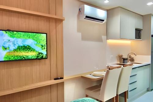 Η κουζίνα ή μικρή κουζίνα στο EsTilo & CoNfoRto no Melhor da CiDade c/ PisCiNA