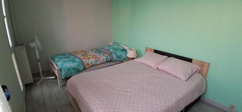 a small bedroom with a bed and a bedskirts at Chambre privée dans grand et superbe appartement proche paris in Creil