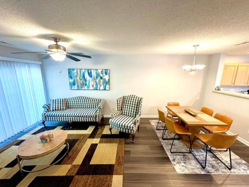 Χώρος καθιστικού στο Urban Nova Stay - Perfectly located Greensboro