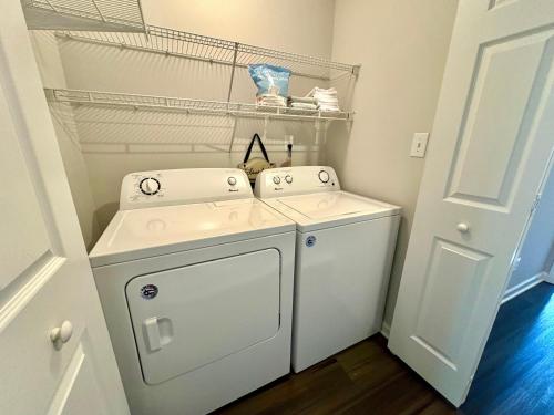 Ένα μπάνιο στο Urban Nova Stay - Perfectly located Greensboro