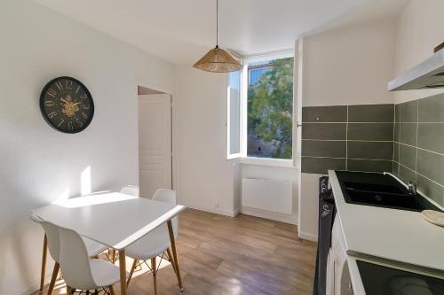 Kuchyň nebo kuchyňský kout v ubytování Charmant T3 en Provence, lumineux et tout confort