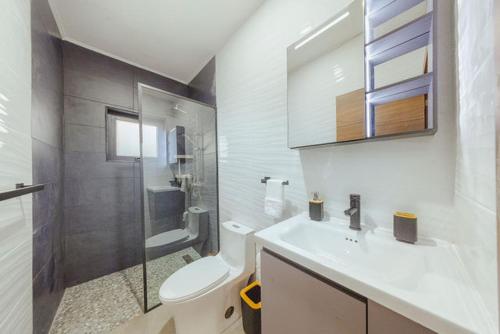 Ένα μπάνιο στο Palm Beach Sea La Vie Suites