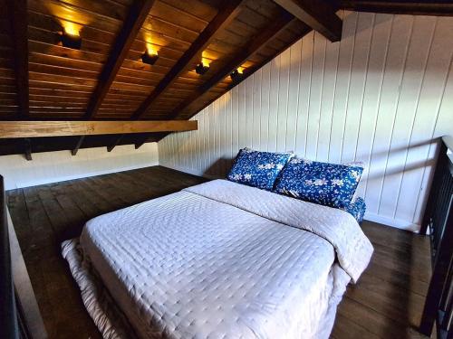 a bedroom with a bed in a attic at Loft Girassol in Palhoça