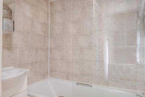 a bathroom with a shower with a tub and a toilet at 2 Bed in Whitwell oc-o33499 in Whitwell