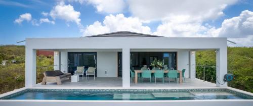 Bazén v ubytování Villa Gurbe 801 nebo v jeho okolí